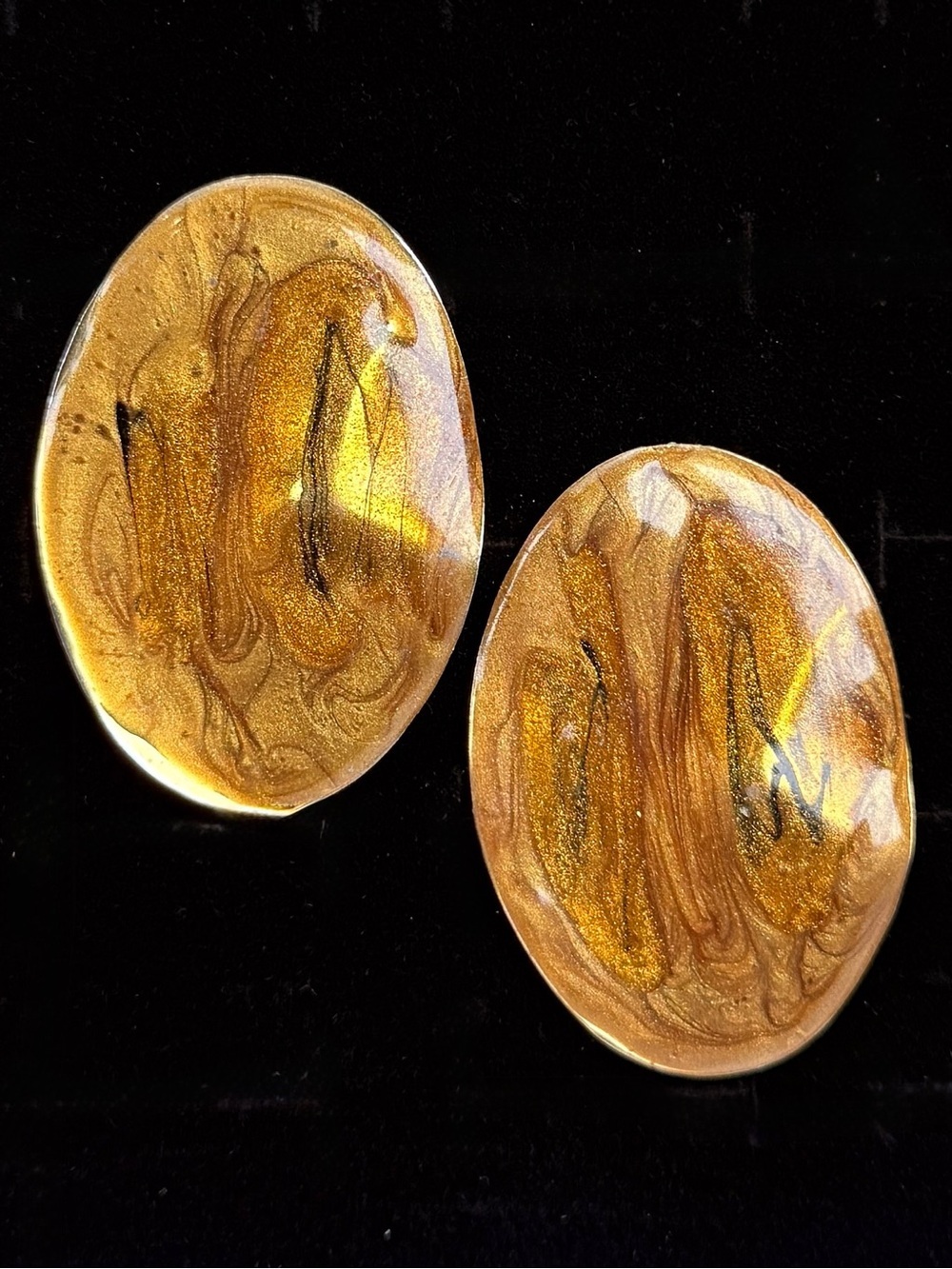 Vintage 90’s Goldtone Swirle Oval Pierced Earrings